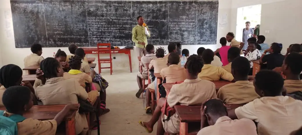Orientation scolaire après le baccalauréat, dans une salle de classe